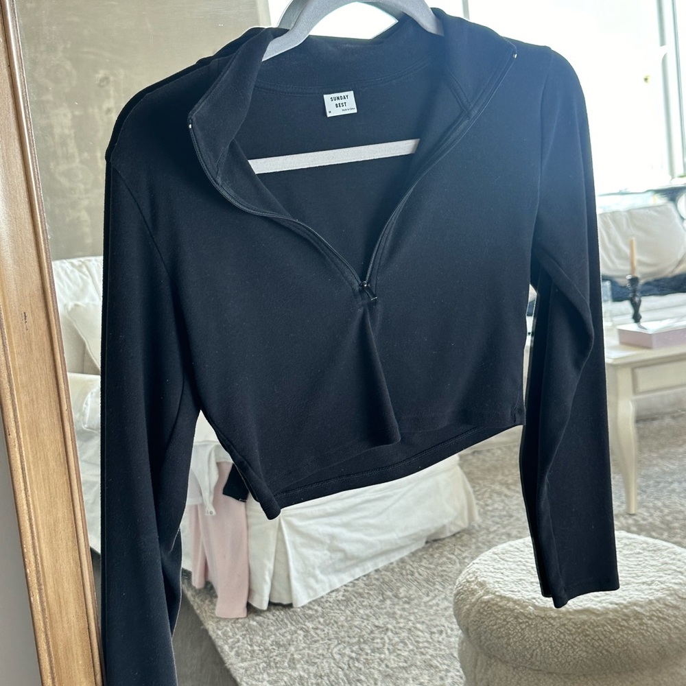 Aritzia Cropped Half Zip Top